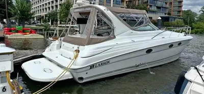 2004 Larson 370 cabrio