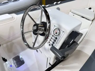 Novurania 335 DL - Yamaha 25hp - 41hrs