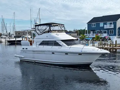 1999 Cruisers Yachts 3750 Motoryacht