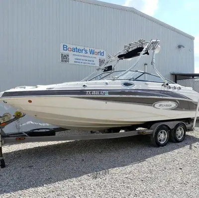 2009 Larson 234 Escape Deck Boat