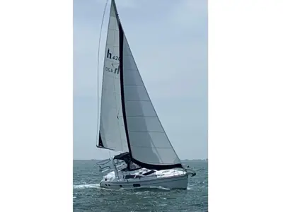 43' Hunter 420