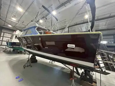 Classic Twin-Engine Flybridge Sportfishing Boat