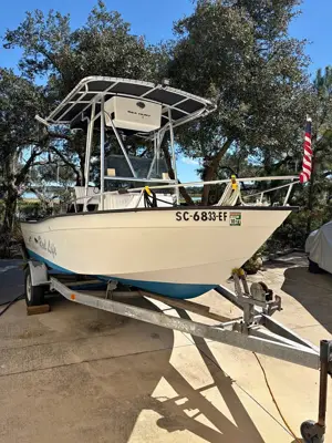 1993 Cape Horn 17’ Center console