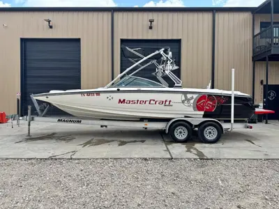2009 MasterCraft X-45 – Indmar 6.0L V8 | Seats 18 | Wake Tower | Freshwater Only | Trailer Included | 446 hrs (sku:10461)