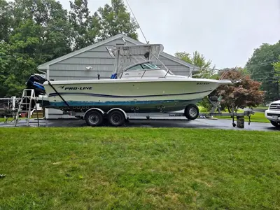 2006 PROLINE 25 WALK W/225 HP MERC. 2011 ROLLOER BED TRAILER AND ELEC WINCH