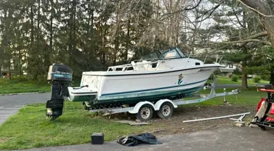 Bayliner Trophy with Mercury 225 Outboard and Trailer