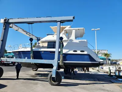 2000 Carver 356 Motor Yacht
