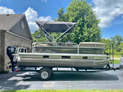 2021 Sun Tracker Party Barge 18