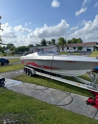 1986 Stinger powerboats Stinger