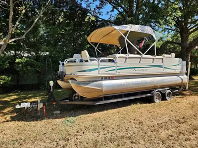 Fisher Freedom 220Fish Pontoon Boat