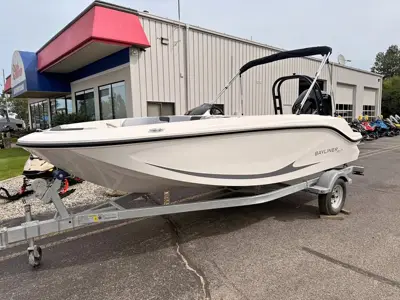 2027 Bayliner M17 OB