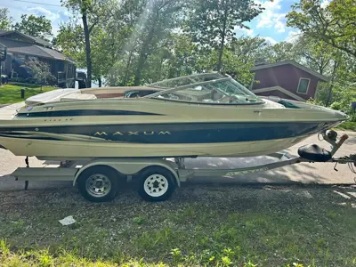 2000 Maxum 2100 sr