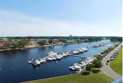 Barefoot Resort Marina