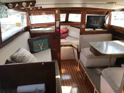 33 ft cabin cruiser ……. great live-aboard