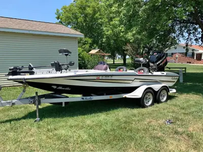 2004 Basscat Bass Boat