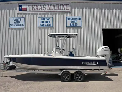 2027 Robalo 246 Cayman