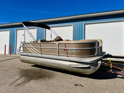 2013 South Bay 18' Pontoon w/ 40 HP Mercury