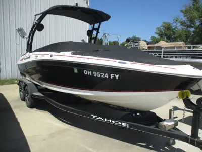 2020 Tahoe Series 700 Limited
