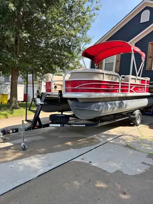 2017 Sun Tracker Party Barge 20 DLX