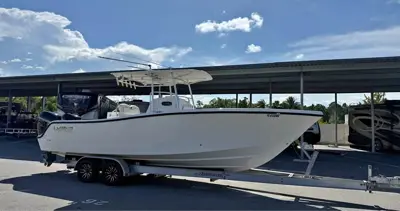 Mako 284 CC center console