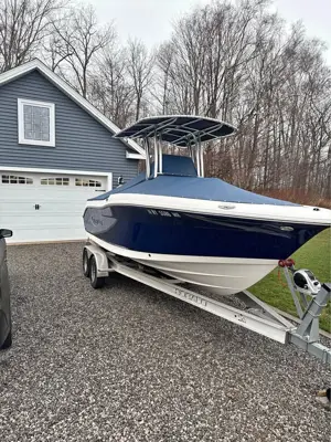 Robalo Center Console Boat with Yamaha 200 Engine