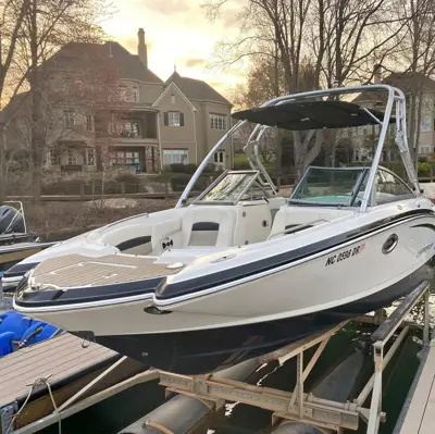 2010 Chapparal 244 sunesta with aluminum wake tower, 5.7 Volvo Penta Duo Prop