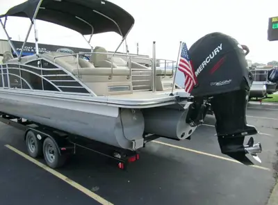 2013 Bennington 2575RCW Tritoon