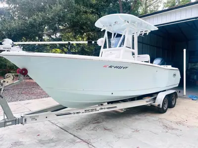2021 Sea Hunt 229 ultra low hrs