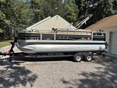 2022 Suntracker Fishin’ Barge