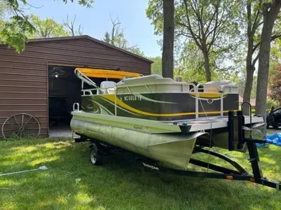 Pontoon Boat 16ft With Yacht Club Trailer 25hp Tohatsu 4-Stroke