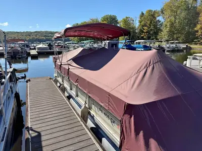 2000 Crest 2 Mercury Pontoon Boat with 2001 trailer