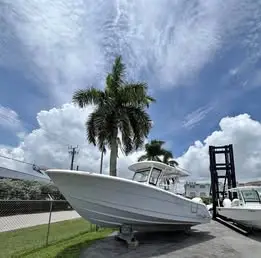 2023 Robalo 302 CC