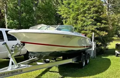 2001 Chris-Craft Launch 22 w/2025 Trailer Fresh Water Only