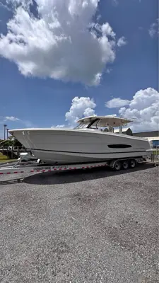 2023 Regal 38 SAV Low hours Triple Yamaha 300’s Sea Keeper