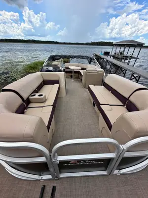 2018 Sun Tracker Party Barge 20 DLX – Mercury 90 HP – Trailer Included