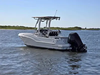 2023 Finseeker 220