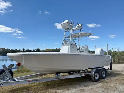 2026 Pathfinder 2400 Open Bay Boat