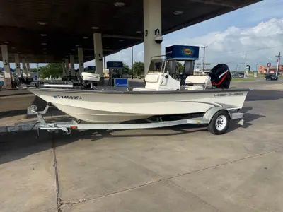 2000 Kenner 18 ft center console bay boat