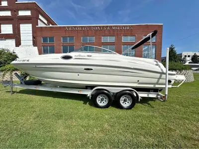 2008 SeaRay 240 Sundeck