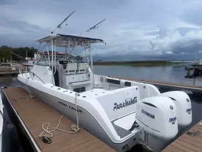 2003 Proline 30 FT walk around Walk around