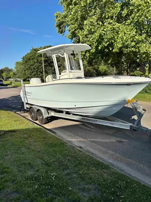 2023 Robalo r230