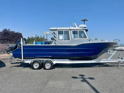 2018 Wolf 26 Cuddy Cabin
