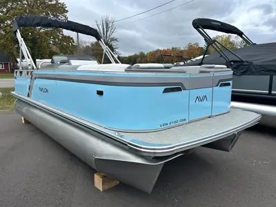 2027 Avalon venture 2180 crb platinum edition: pontoon, honda 115hp, ski bar, garmin fish/depth finder