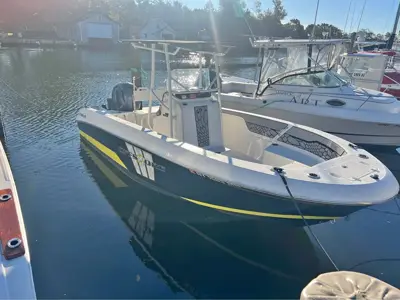 2019 Wellcraft 202 fishermen center console
