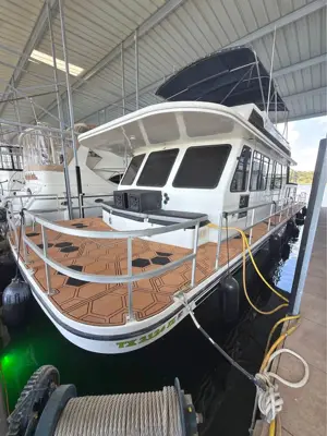 2005 Gibson house boat 50ft