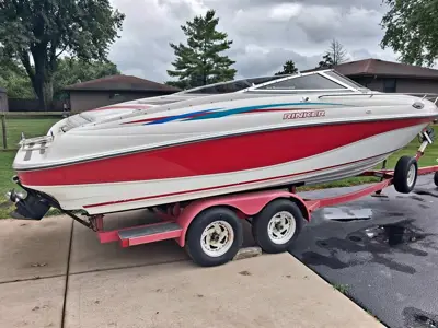 1995 Rinker captiva 232 cuddy