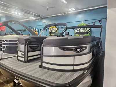 2026 Bennington 22 MSB Tri-Toon 200hp