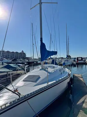1987 Hunter 28.5 sailboat and slip at Lake Norman Marina