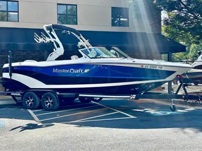 2017 Mastercraft surf boat / trailer X23 / low hours/ upgrades