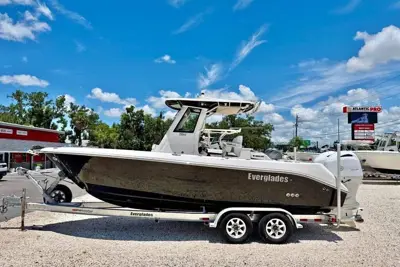 2014 EVERGLADES 255 CENTER CONSOLE